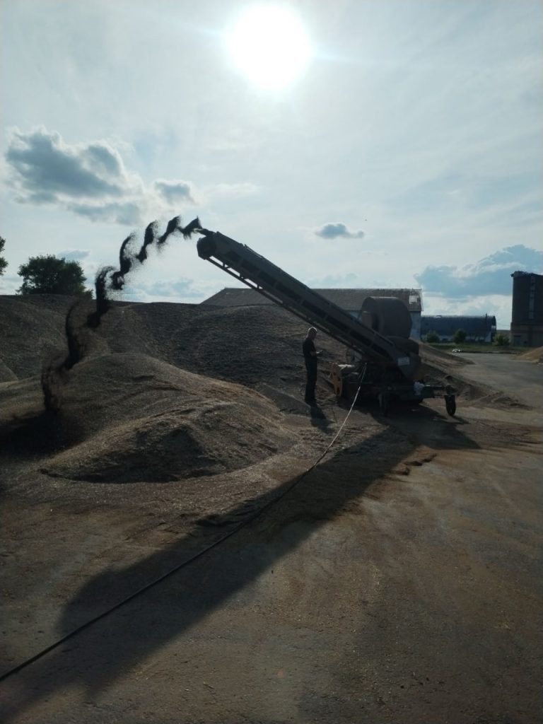 3-6-768x1024 В Рогачевском районе предотвращена порча зерна нового урожая