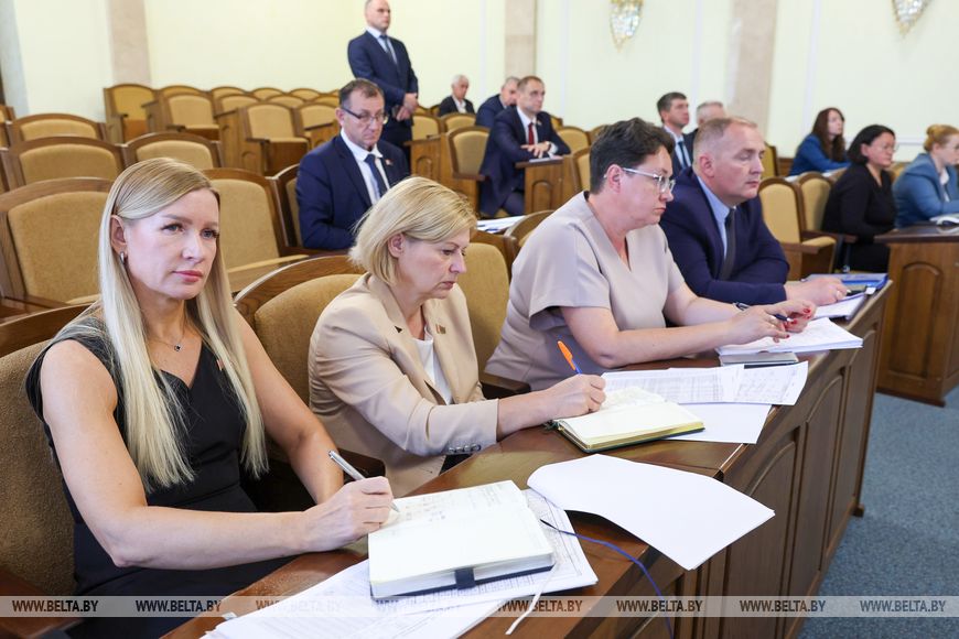 4-3 Техника, кадры и надежность сушильного хозяйства. Лукашенко назвал главные условия успеха уборочной