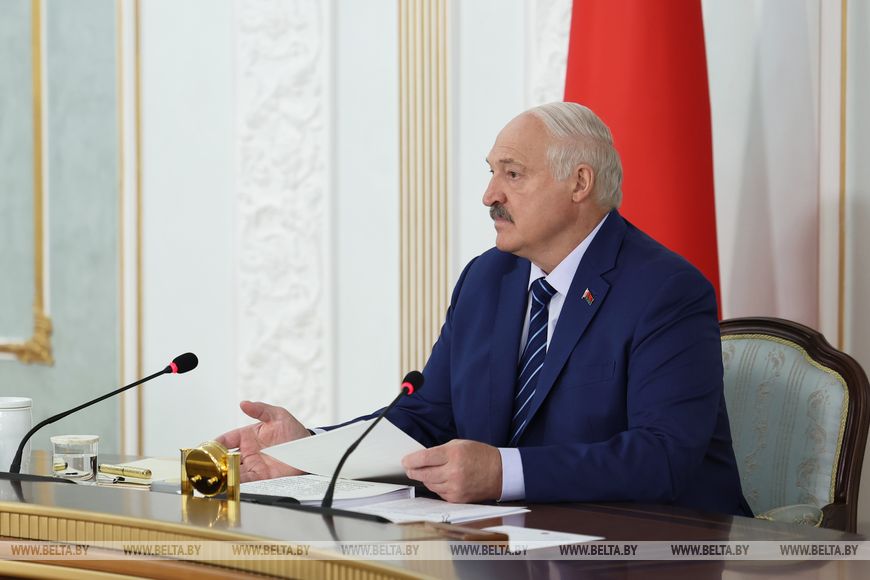 5-2 Техника, кадры и надежность сушильного хозяйства. Лукашенко назвал главные условия успеха уборочной