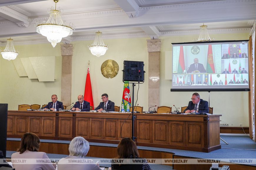 5-3 Техника, кадры и надежность сушильного хозяйства. Лукашенко назвал главные условия успеха уборочной