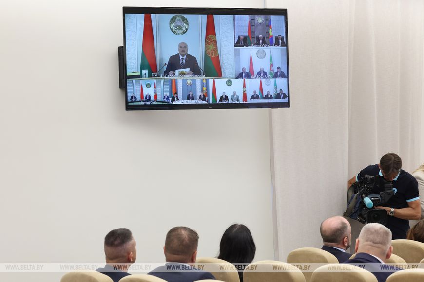 5-4 Техника, кадры и надежность сушильного хозяйства. Лукашенко назвал главные условия успеха уборочной