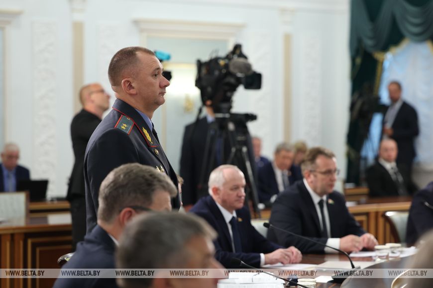7-2 Техника, кадры и надежность сушильного хозяйства. Лукашенко назвал главные условия успеха уборочной
