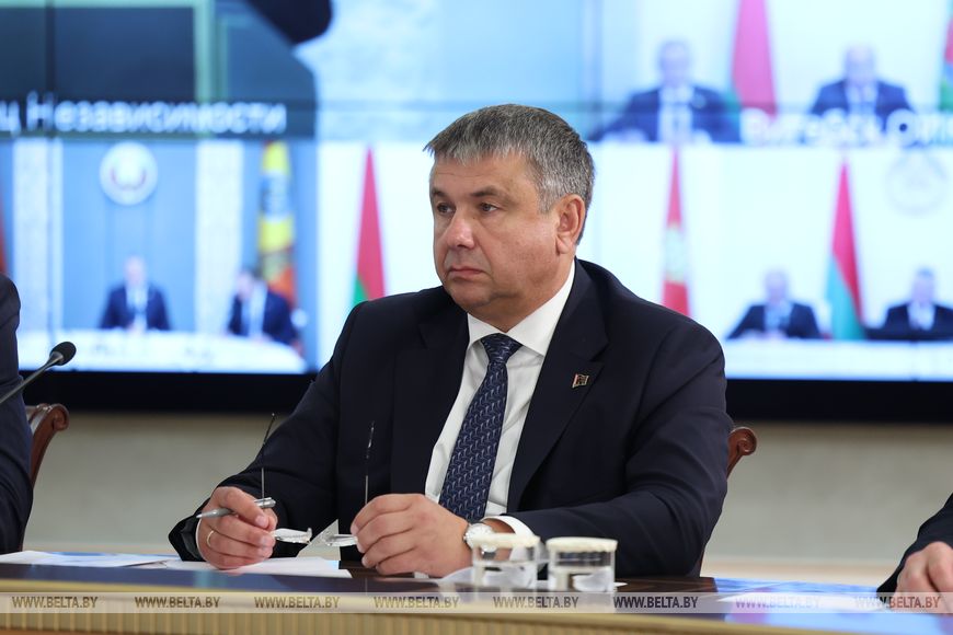 8-3 Техника, кадры и надежность сушильного хозяйства. Лукашенко назвал главные условия успеха уборочной