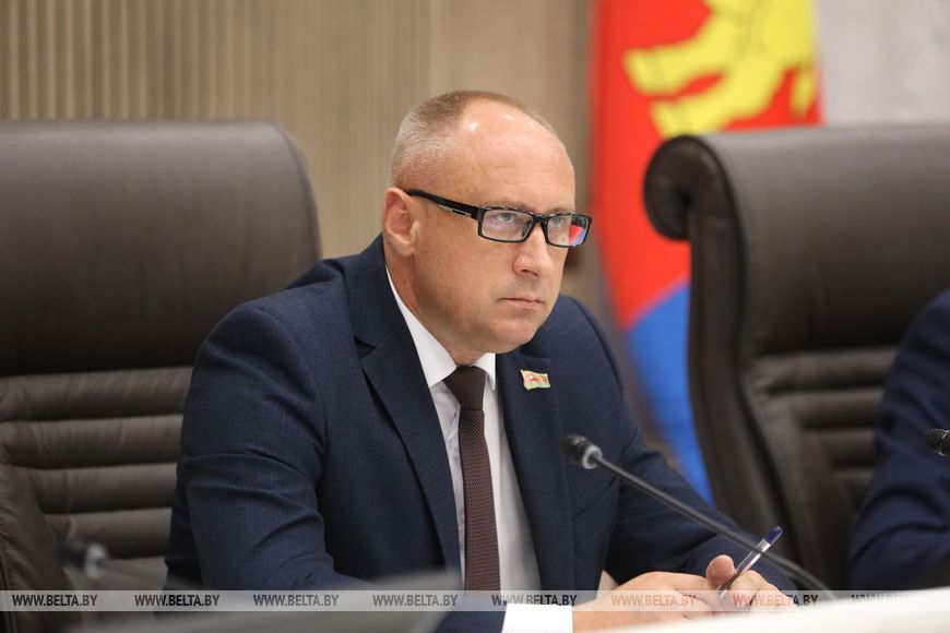 9-4 Техника, кадры и надежность сушильного хозяйства. Лукашенко назвал главные условия успеха уборочной