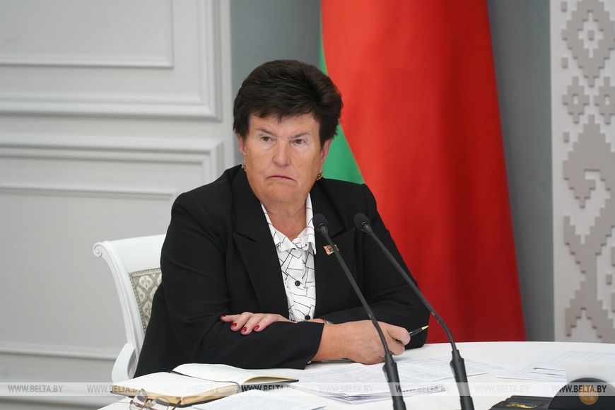 9-5 Техника, кадры и надежность сушильного хозяйства. Лукашенко назвал главные условия успеха уборочной