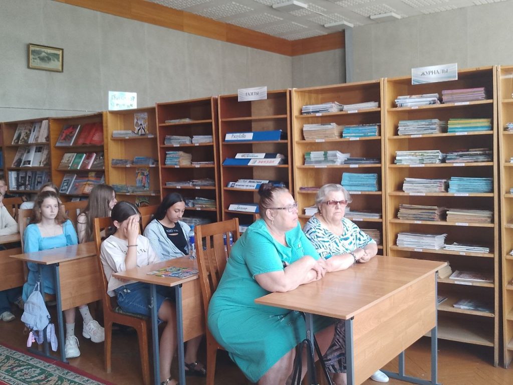 photo_2026-07-16_11-26-51-1024x768 В библиотеке прошёл круглый стол на тему: "Роль молодёжи в современном обществе"