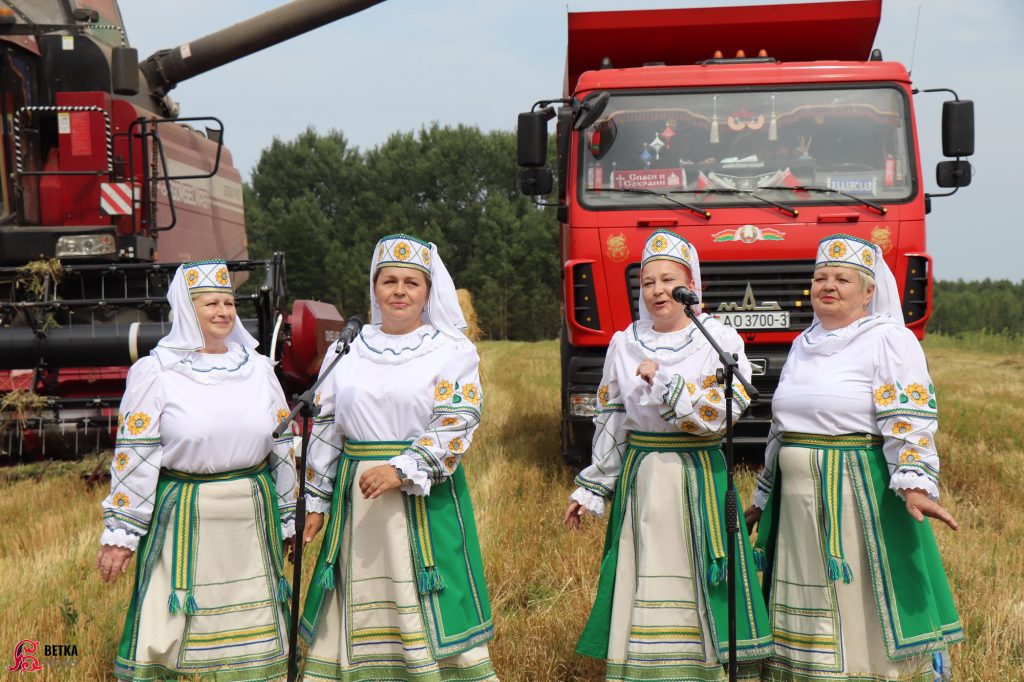 img_1092-1024x682 Трудовые победы августа: в Ветковском районе вновь чествуют героев жатвы