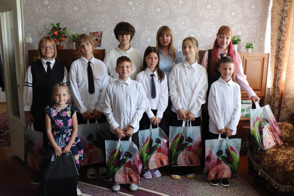 photo_2026-08-28_15-30-51-1024x682 Депутаты Ветковского района — детям: продолжается традиционная акция «Соберём портфель первокласснику»