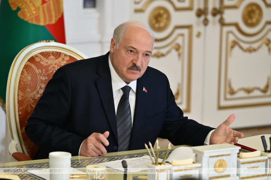4310-2_result Лукашенко призвал людей поворачиваться лицом к селу и напомнил про модное движение - "избинг"
