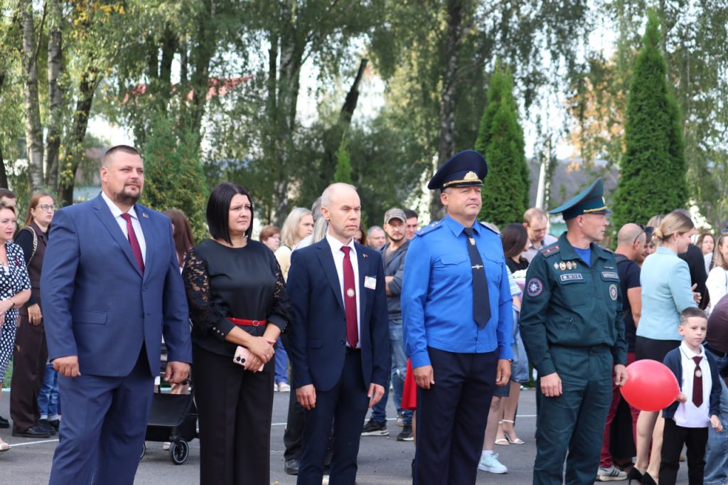 photo_2026-09-01_10-13-43-2-1024x682 В средней школе №1 имени А.А. Громыко состоялась торжественная линейка, посвящённая Дню знаний