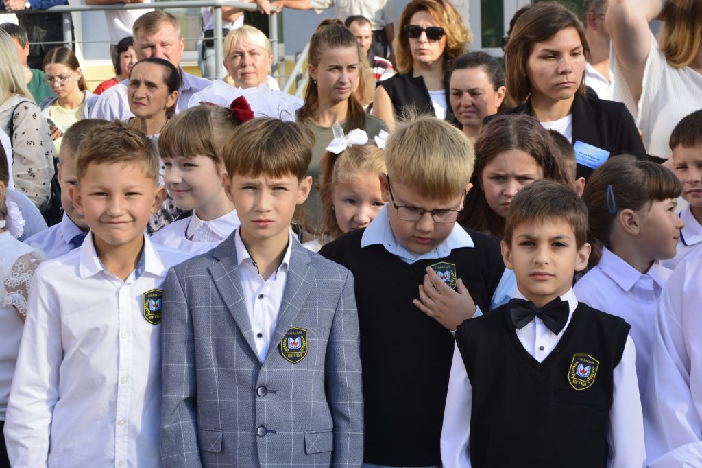 photo_2026-09-01_11-45-30-1024x682 В Гимназии г. Ветки прошла торжественная линейка, посвященная Дню знаний