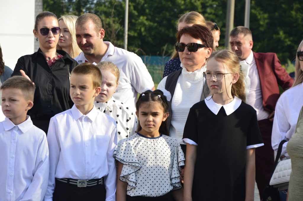 photo_2026-09-01_12-55-28-1024x682 В Гимназии г. Ветки прошла торжественная линейка, посвященная Дню знаний