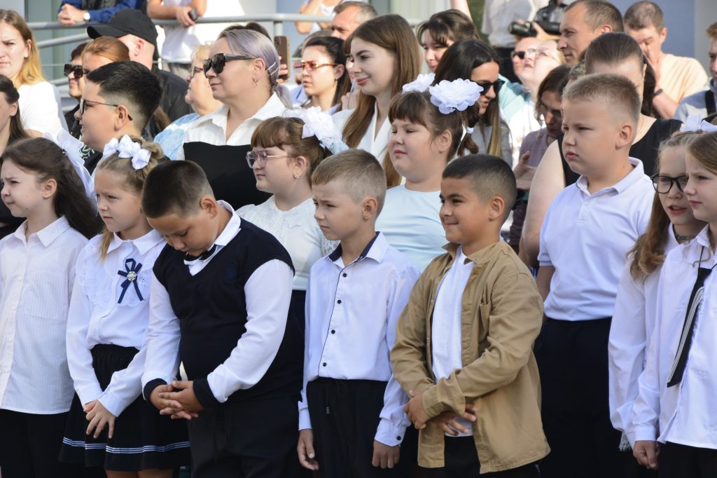 photo_2026-09-01_12-55-32-1024x682 В Гимназии г. Ветки прошла торжественная линейка, посвященная Дню знаний