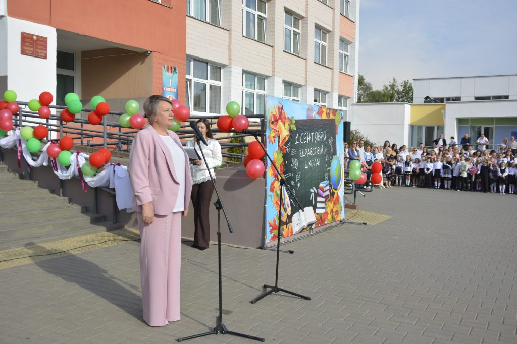 photo_2026-09-01_12-56-48-1024x682 В Гимназии г. Ветки прошла торжественная линейка, посвященная Дню знаний