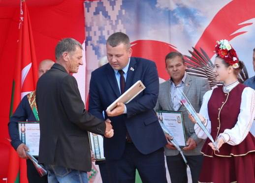 photo_2026-09-19_15-45-35-2 Награждение аграриев Ветковщины