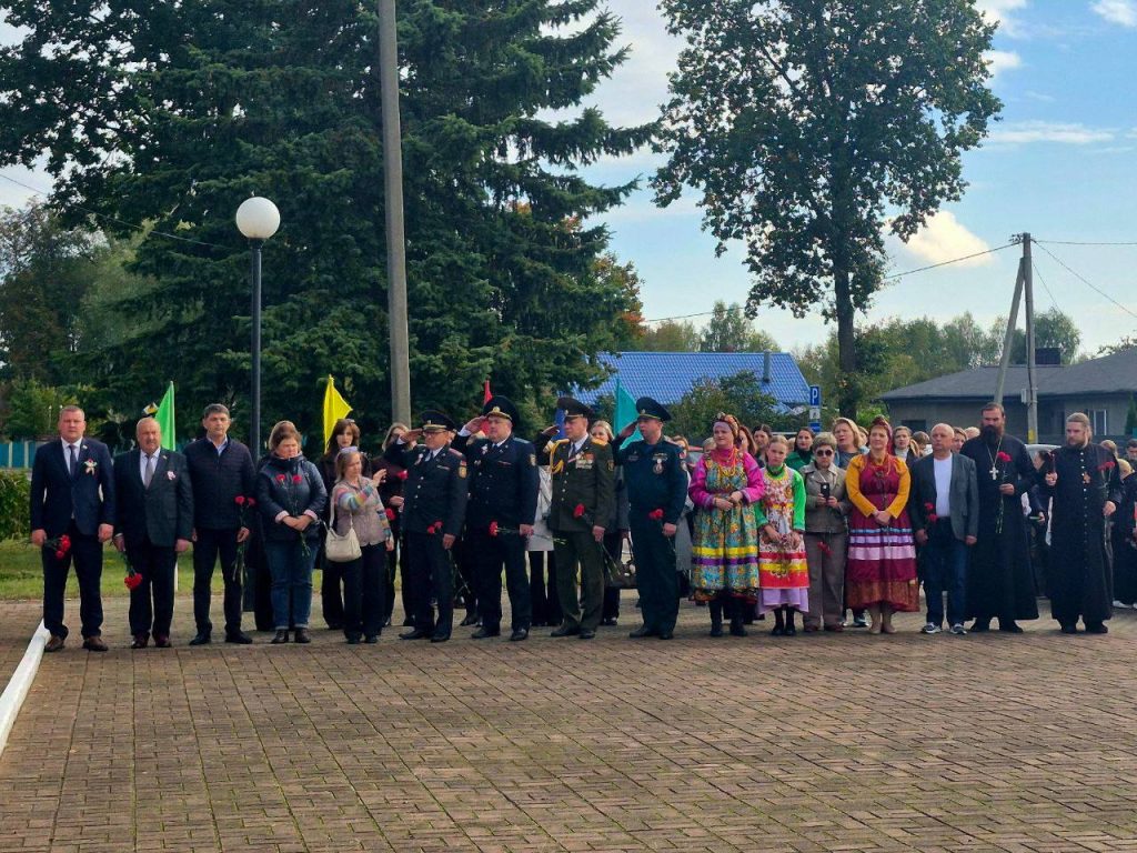 photo_2026-09-26_11-10-20-1024x768 Митинг, объединивший две памятные даты: 83-ю годовщину освобождения города и его 341-й день рождения