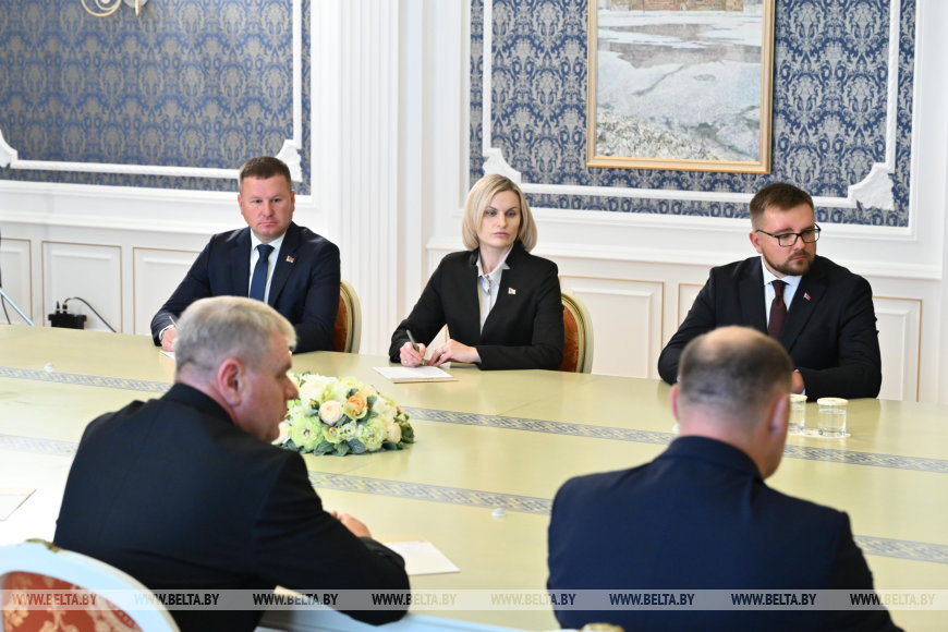 st1_5067_result Лукашенко призвал людей поворачиваться лицом к селу и напомнил про модное движение - "избинг"