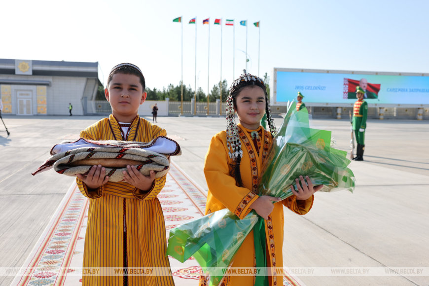 mguk0250_rezultat Лукашенко прибыл с рабочим визитом в Туркменистан на саммит СНГ